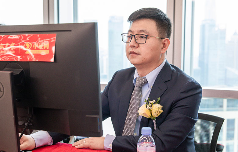 萬(wàn)祥科技董事會(huì)秘書(shū)、財(cái)務(wù)總監(jiān)陳宏亮先生在交流會(huì)現(xiàn)場(chǎng)